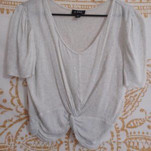 New off whit crop top